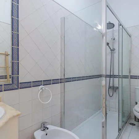 Apartamento 3 Bedroom Terrace By Innkeeper